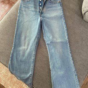 Brand new NWT Levi ribcage crop flare